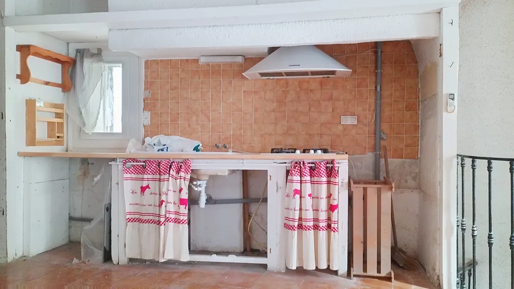 Kitchen - Mixed-Use House in Fabrègues Village Centre