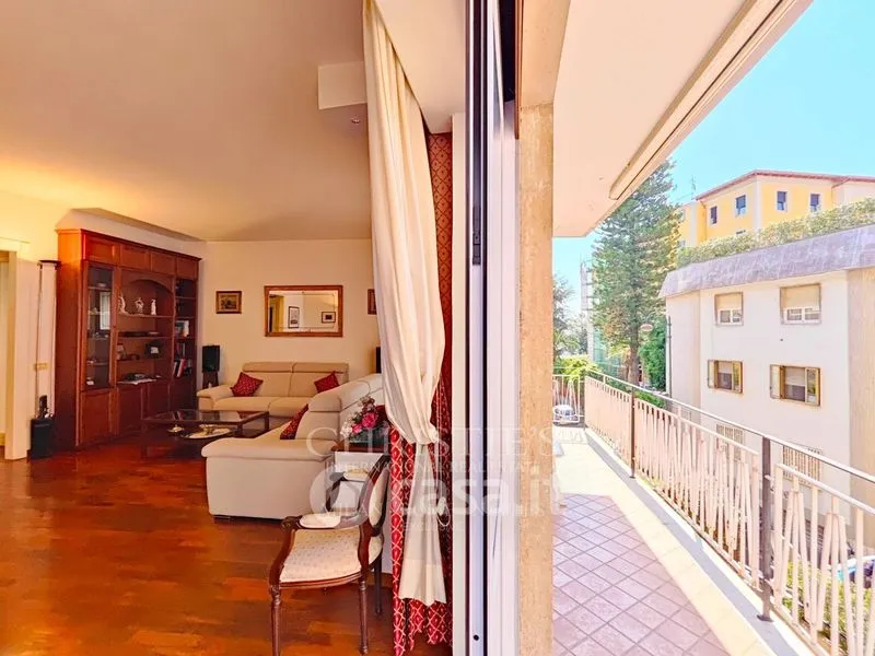Elutuba - Apartment with Balcony in Chiaia, Naples