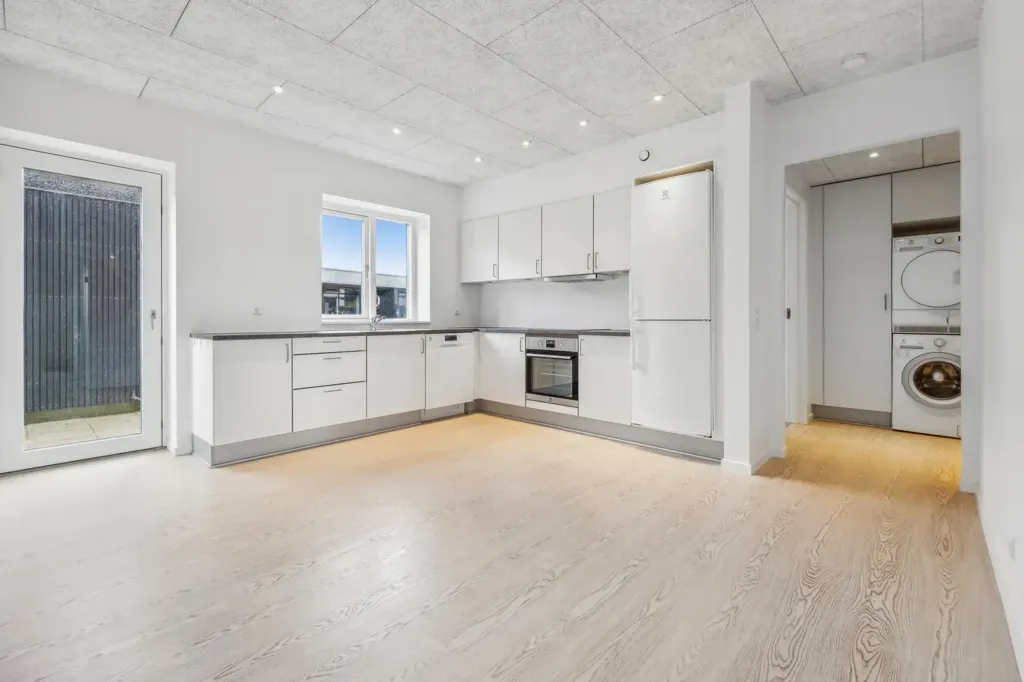 Cuisine - Modern Flat with Balcony in 8995
