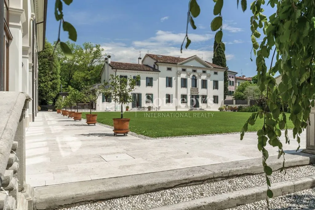 Aed - Neoclassical Villa with Park in Vittorio Veneto
