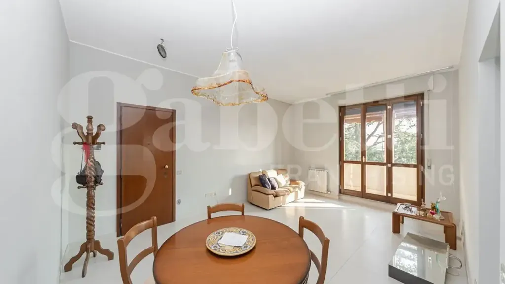Salle à manger - Modernised Apartment with Balcony in Monza