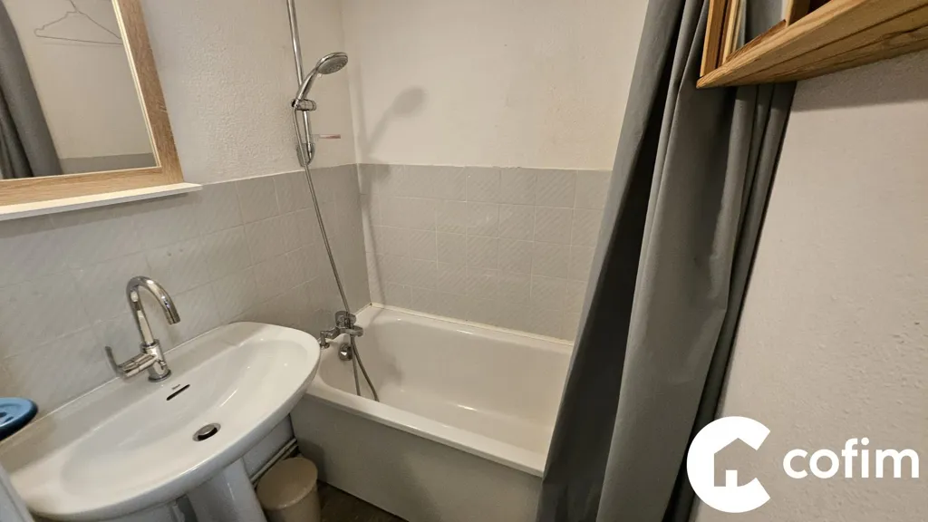 Salles de bain - Appartement 1 Pièce avec Ascenseur à La Pierre Saint Martin