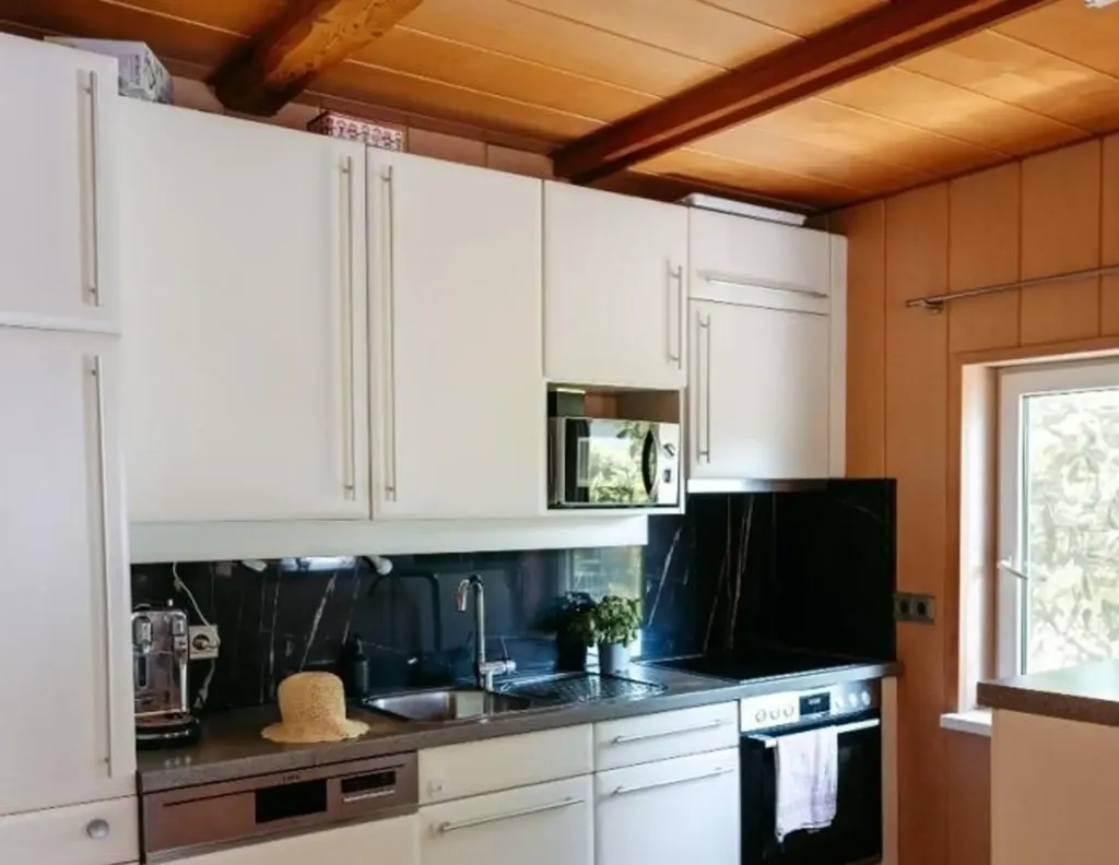 Cuisine - Wooden House with Potential in Pichling