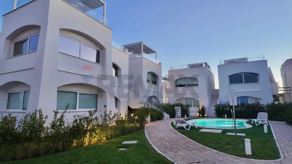 Piscine - Penthouse with Seafront Terrace in Numana