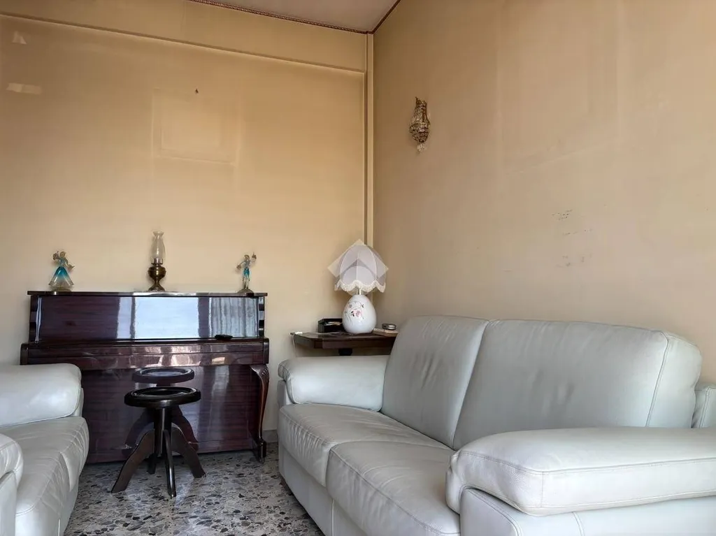 Elutuba - 4-Room Apartment with Balcony in Ferrara