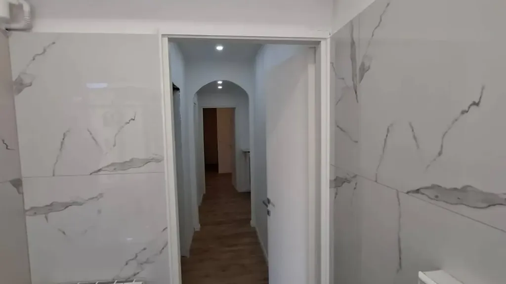 Salles de bain - Modernised Triplex with Balcony in Trieste