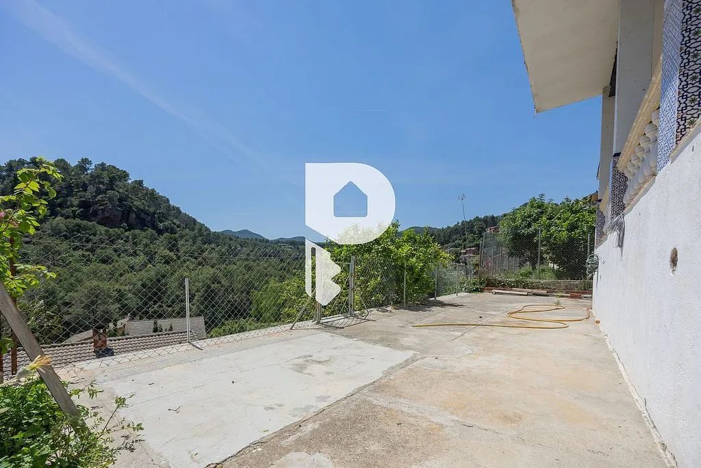 Terrace - Chalet with Pool and Terrace in Corbera de Llobregat