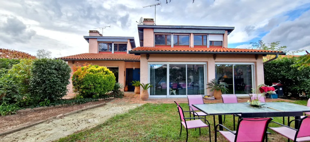 Terrasse - Maison avec Piscine et Jardin à Cepet
