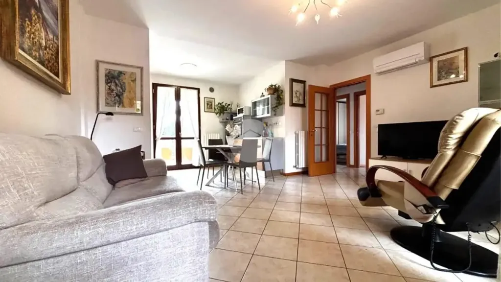 Elutuba - 3-Bedroom Apartment with Balcony in Fano
