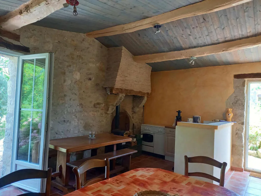 Salle à manger - Ensemble Immobilier Rénové avec Piscine près de Cahors