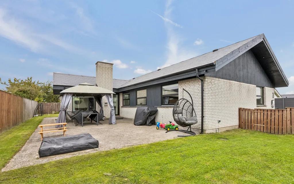 Aed - Modernised Villa with Garden on Vestamager