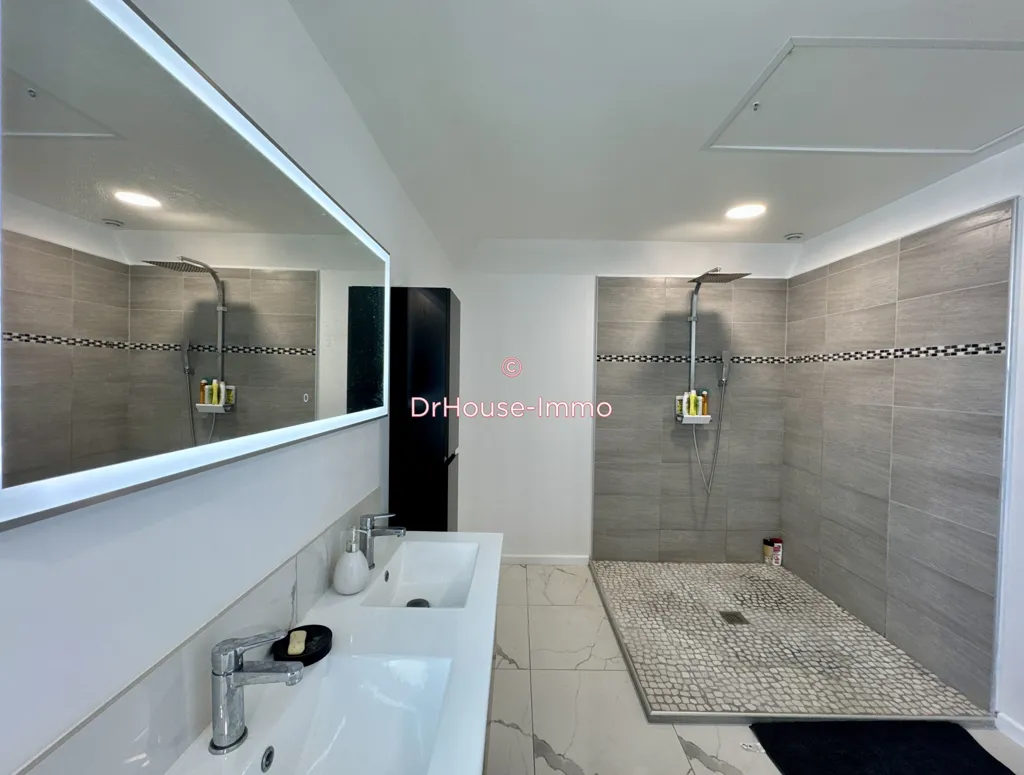 Salles de bain - Maison avec Jardin et Terrasses à Arques-la-Bataille