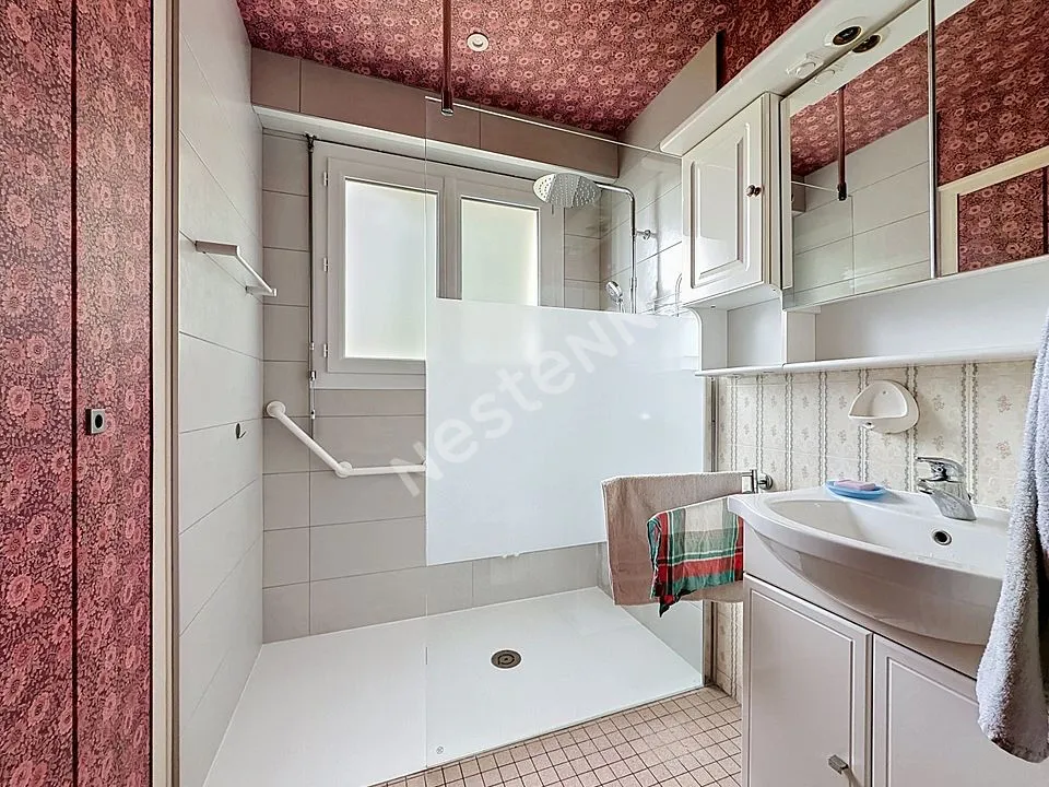 Bathrooms - 1973 House with Garden in Mesanger