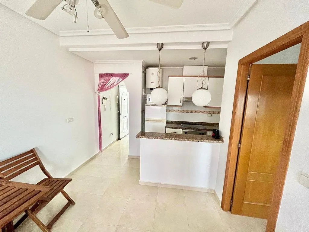 Esik - 1-Bedroom Apartment with Pool in Guardamar
