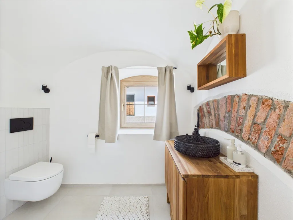Bathrooms - 3-bedroom house in Frontenhausen