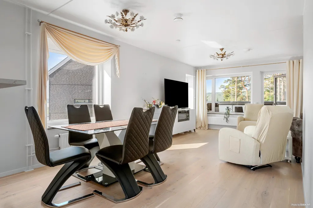 Söögituba - Modern Flat with Balcony in Norrmalm, Borås