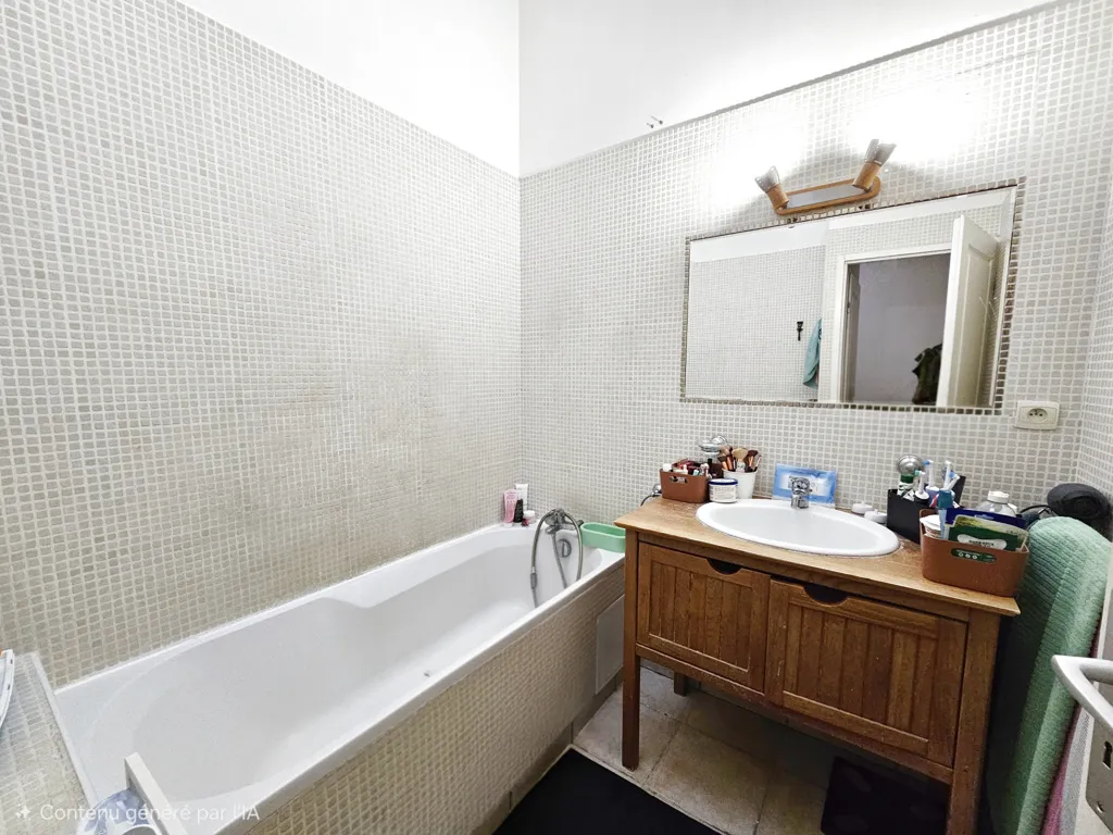 Salles de bain - Maison P3 avec terrasse à Aigues-Mortes