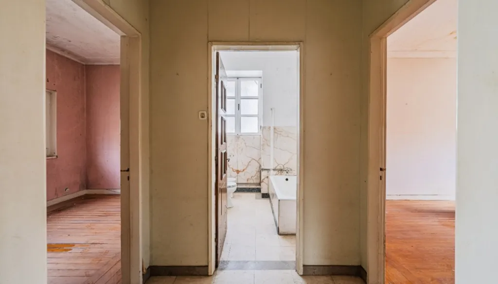 Entrée - Mid-20th Century Villa in Porto