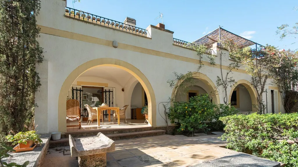 Jardin - Mallorcan-Style Villa with Pool in Bendinat