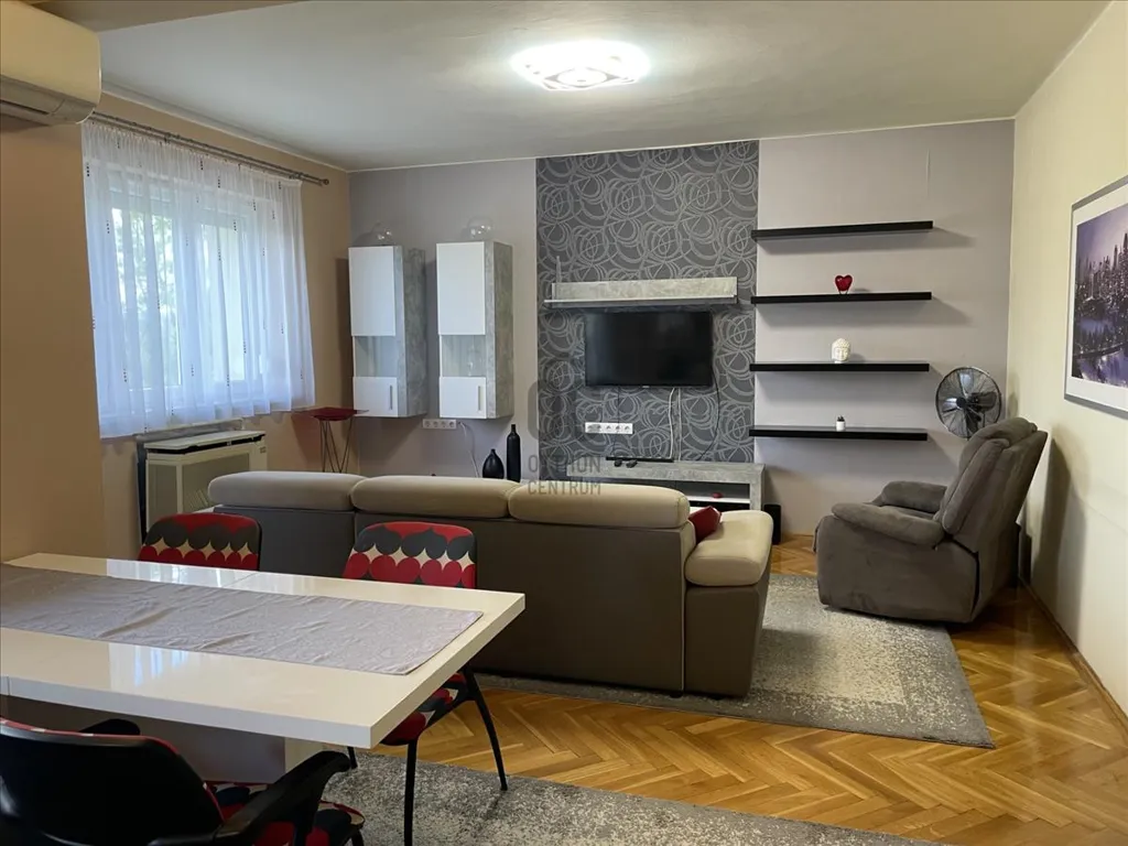 Séjour - Modern Apartment with Balcony in Debrecen