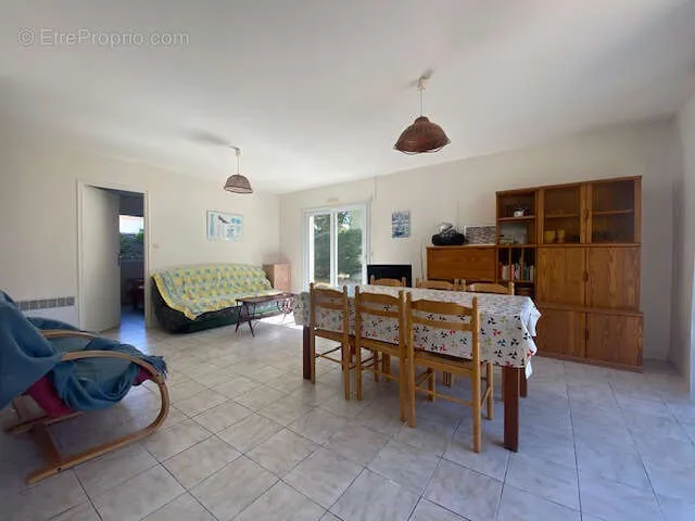Salle à manger - Maison de Plain-Pied avec Terrasse près de la Plage