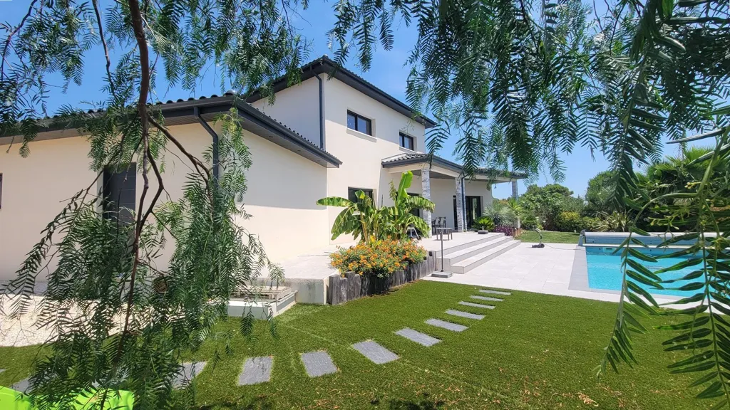 Piscine - Villa d'Architecte avec Piscine à Tourbes