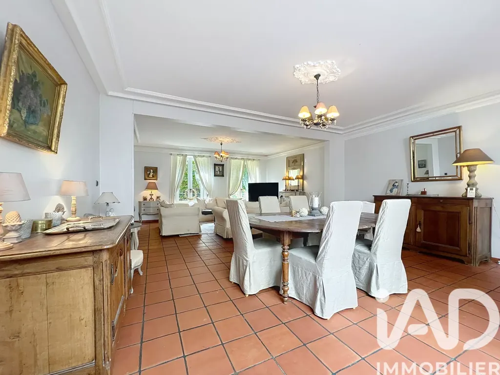 Salle à manger - Demeure du 19ème Siècle avec Jardin à Brie-Comte-Robert