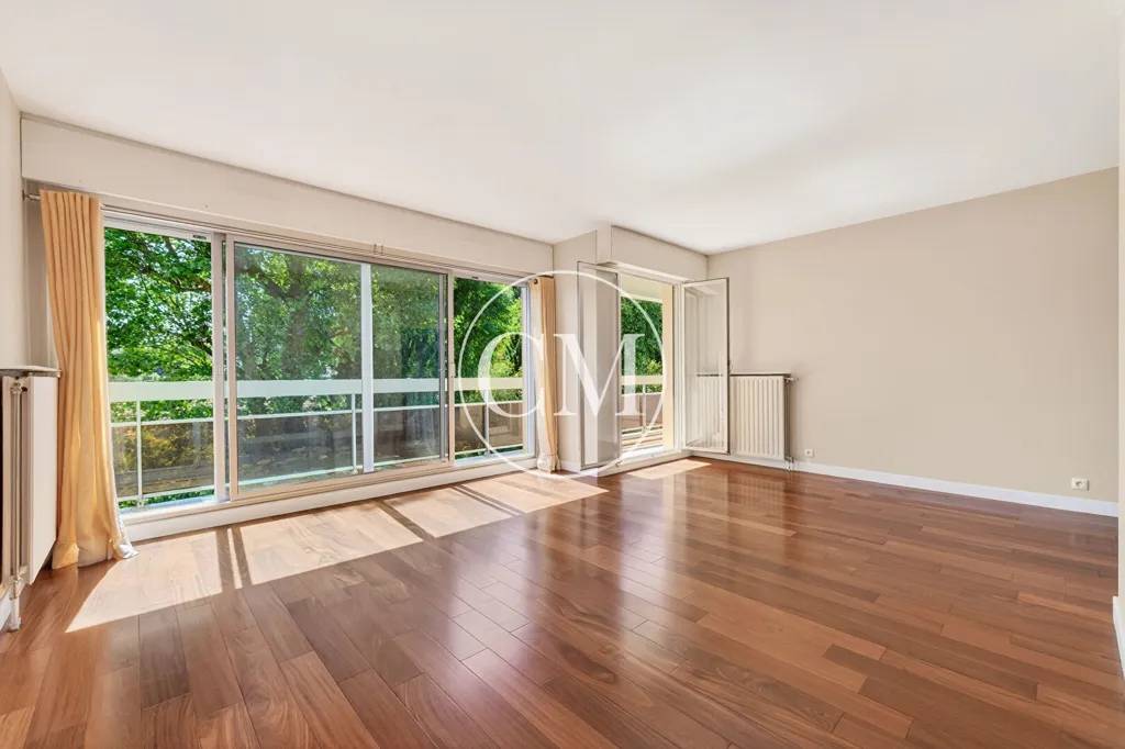 Séjour - Appartement Rénové avec Balcon à Buc