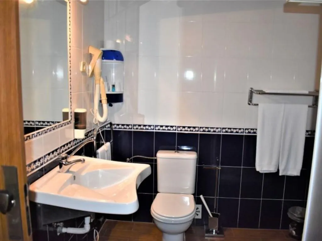 Bathrooms - Luxury Hotel with Pool in Estoril, Cascais