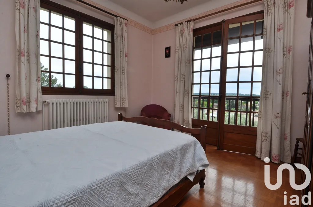 Chambres - Maison traditionnelle avec vue panoramique et piscine à Alès
