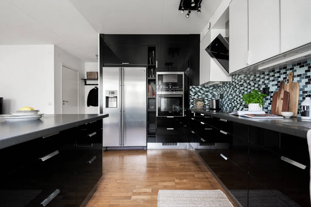 Köök - Spacious 3-Bedroom Flat with Terrace in Hässelby Strand