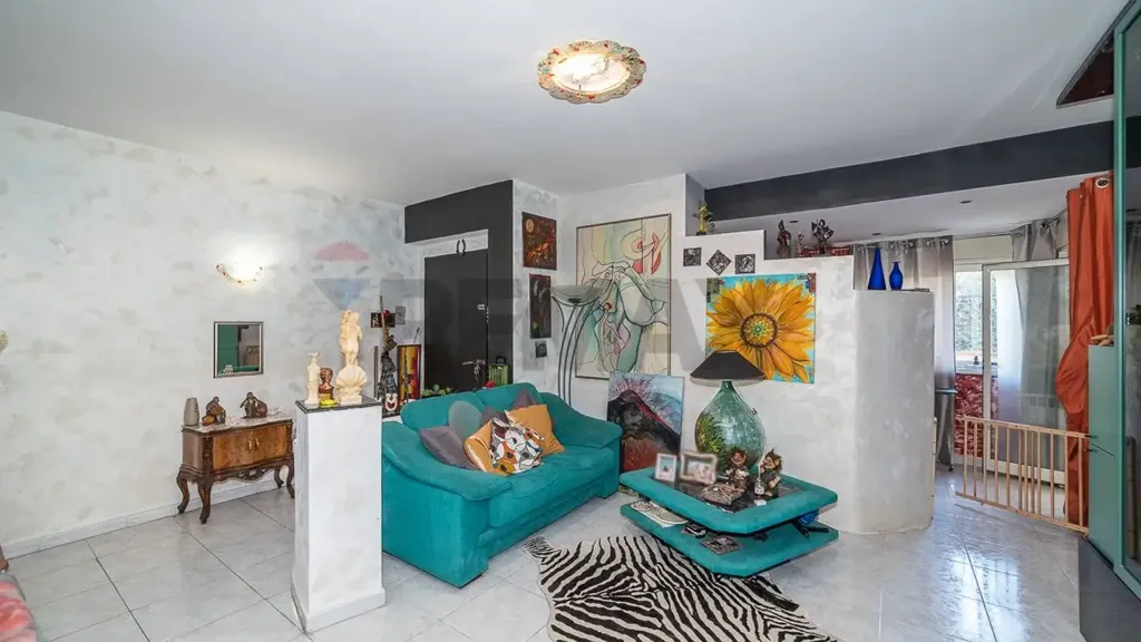 Living Room - Spacious Apartment with Large Terrace in Catania
