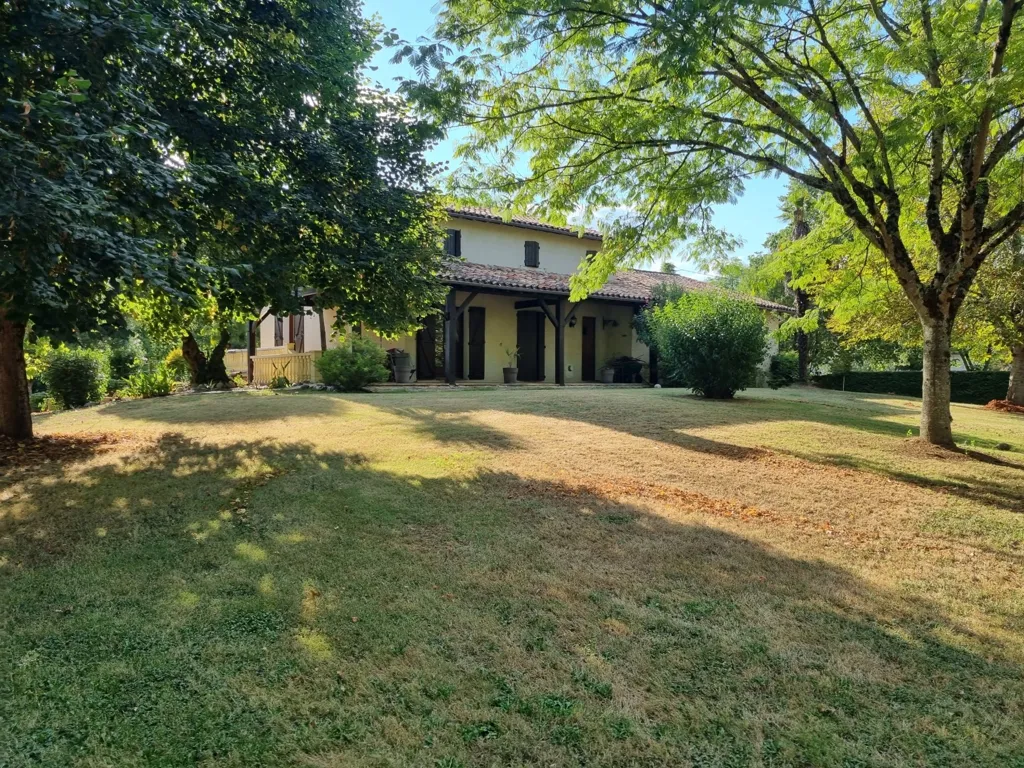 Aed - Villa with Pool in Quiet Lot-et-Garonne Setting
