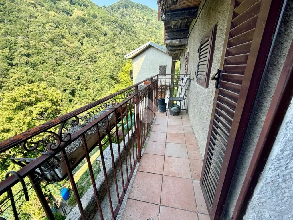 Balcony - Historic Semidetached House with Balconies in Urida