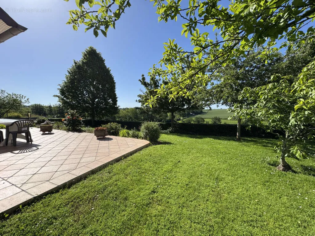 Jardin - Maison de Plain-Pied avec Terrasse Sud à Évrecy
