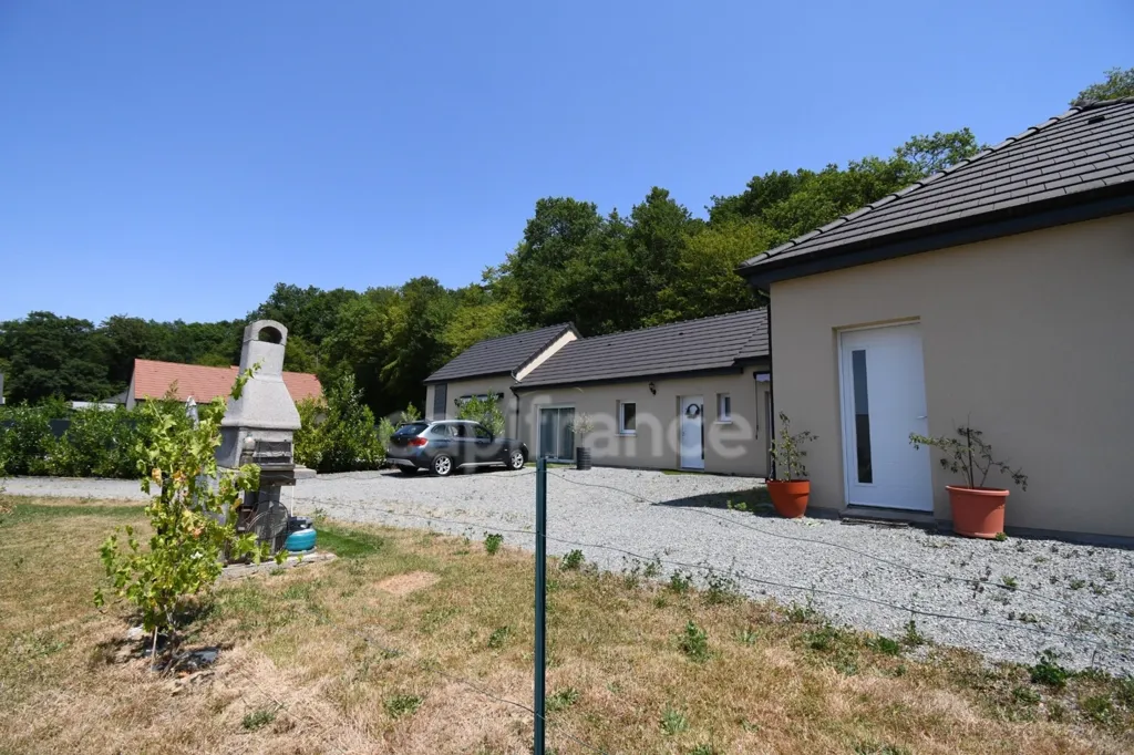 Exterior - Contemporary House with Pool in URZY
