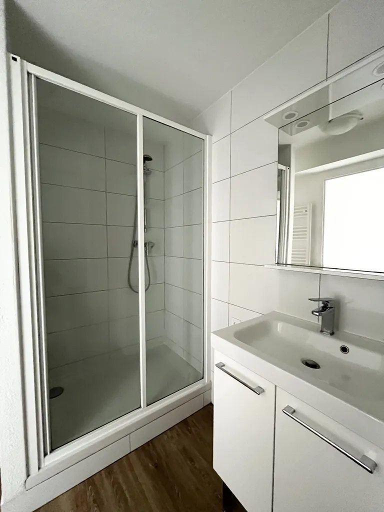 Salles de bain - Studio avec Ascenseur au Faubourg de l'Arche, Courbevoie