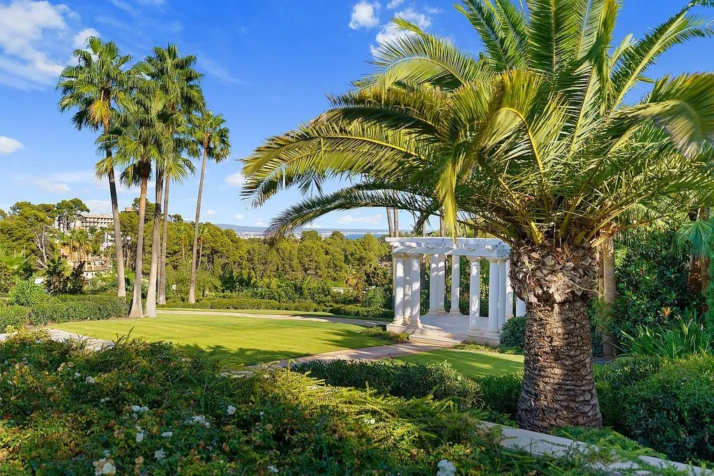 Aed - Neoclassical Villa with Pool in Son Vida