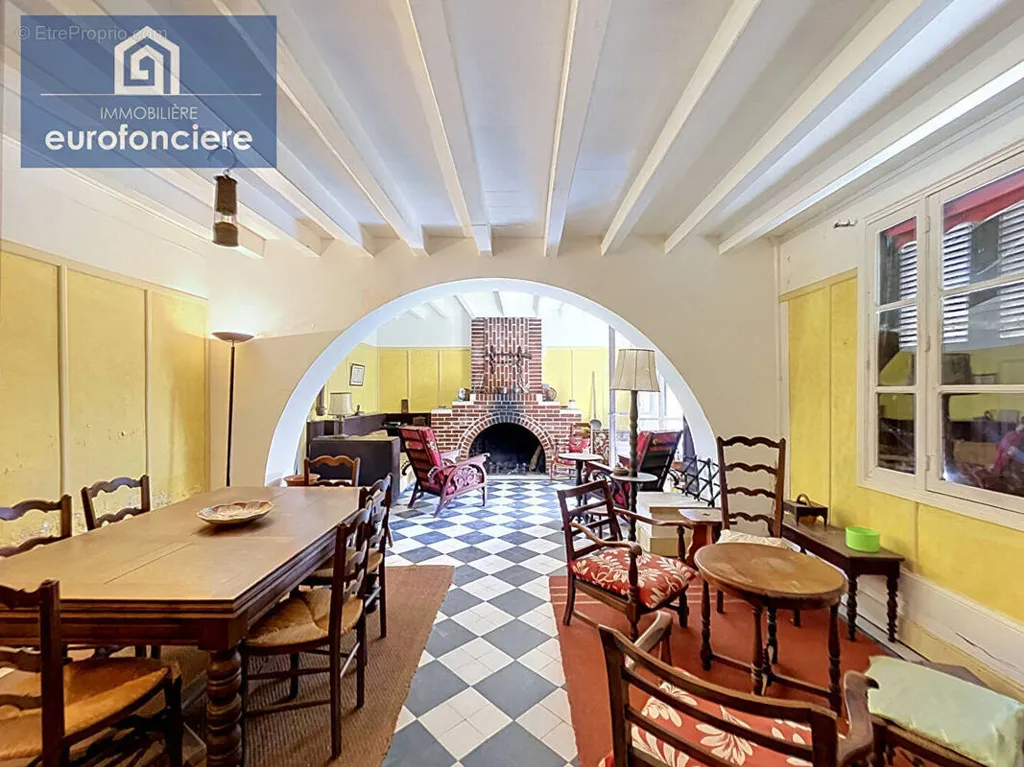 Maison 8 pièces à Lesmont