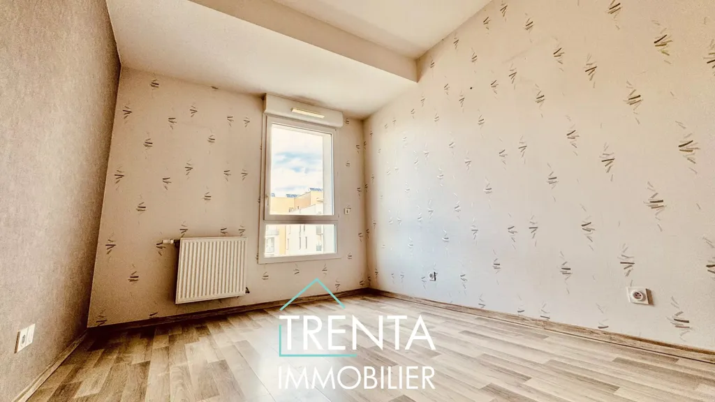 Toad - 4-Bed Flat with South Terrace in Échirolles