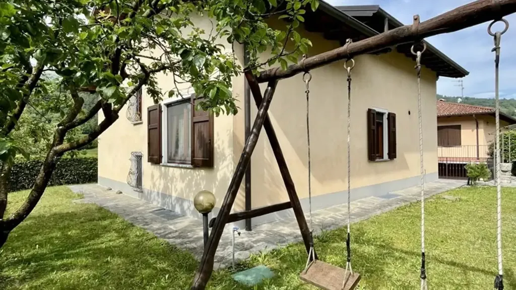Jardin - Villa with Panoramic Balcony in Valle Intelvi