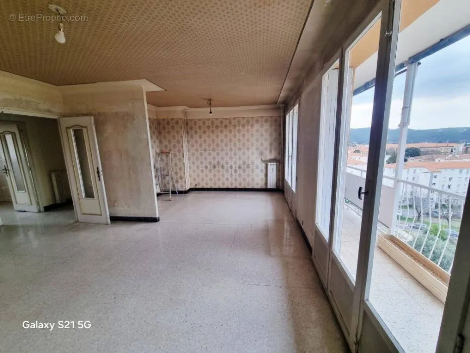 Elutuba - Duplex with Balconies near Centre, Draguignan