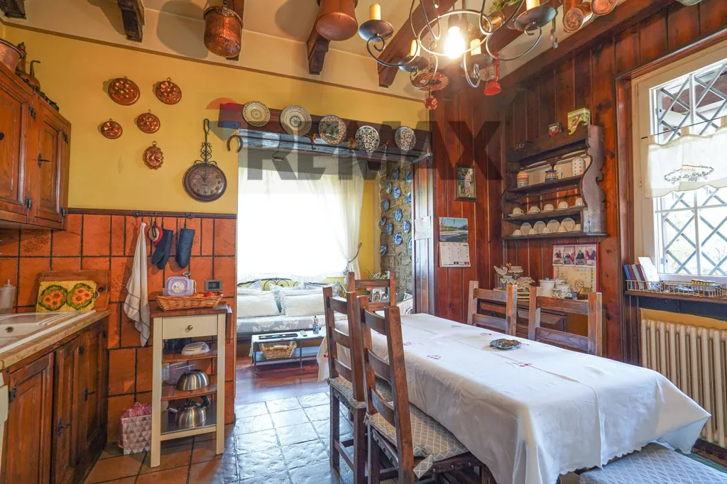 Salle à manger - Detached Villa with Two Apartments in Cologno al Serio