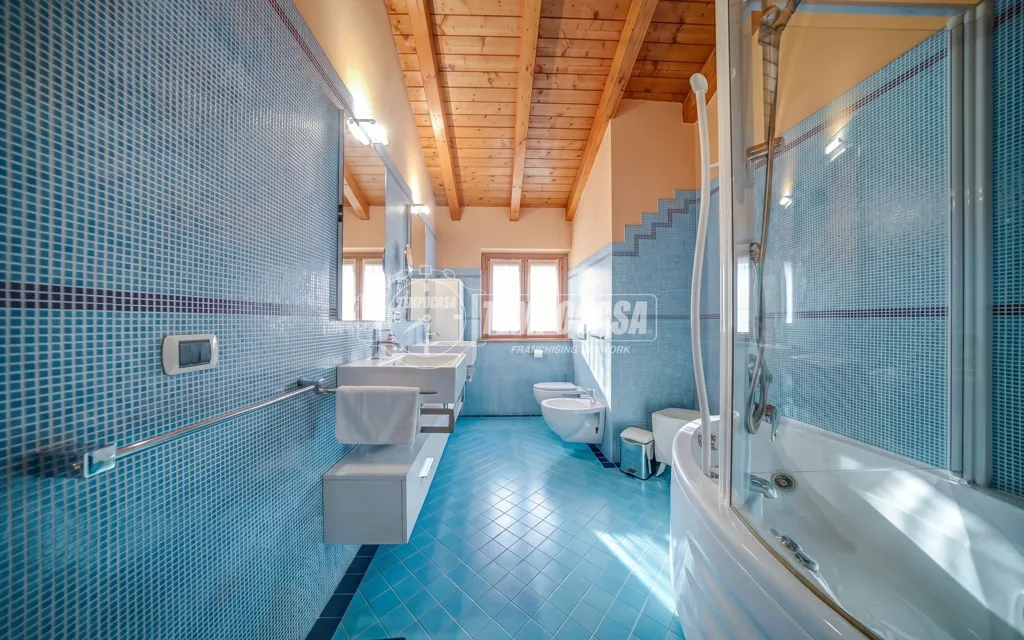 Salles de bain - Bifamiliar Villa with Garden in Somma Lombardo