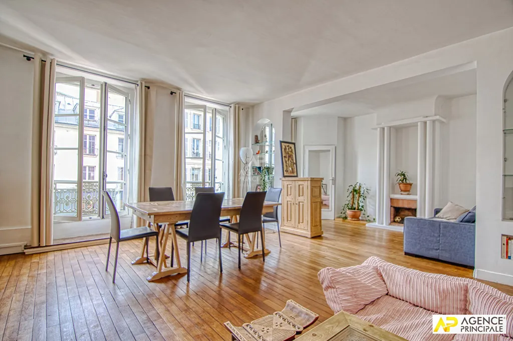 Living Room - 5-Piece Flat with Garden View in Versailles