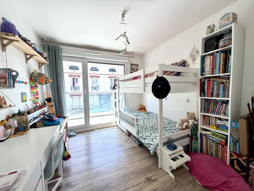 Chambres - Appartement avec Balcon et Parking à Romainville