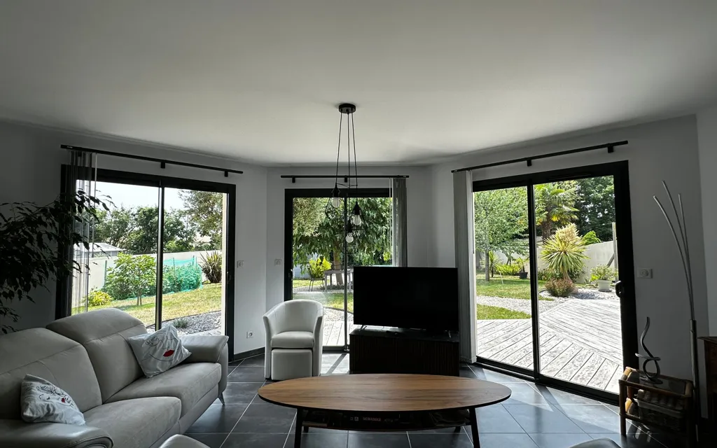 Elutuba - Contemporary House with Garden in Soubise
