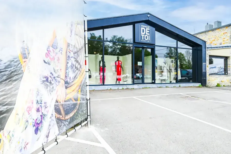 Extérieur - RDC Commercial avec Terrasse à Nandrin