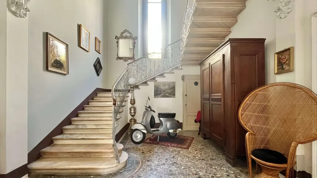 Hallway - Historic Villa with Private Garden in Intra
