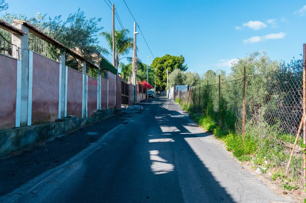 Välivaade - Buildable Plot with Development Potential in Misterbianco